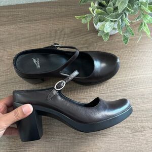 NWOT Dansko Trixie Mary Jane Heels Brown Size 6
